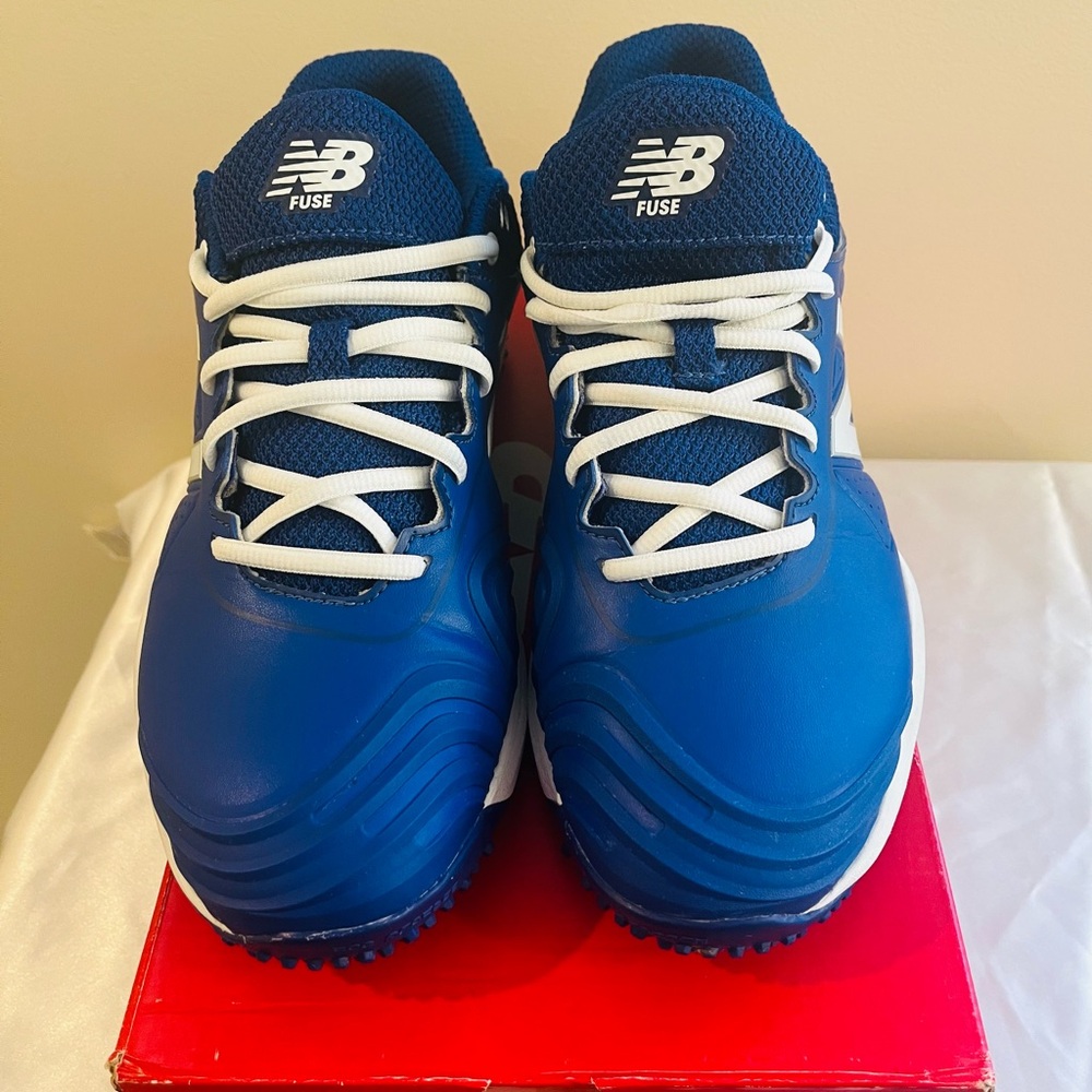 New Balance Womens Fuse V2 Turf Athletic Shoes
